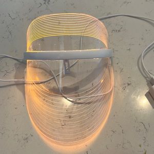 Led light face therapy mask
